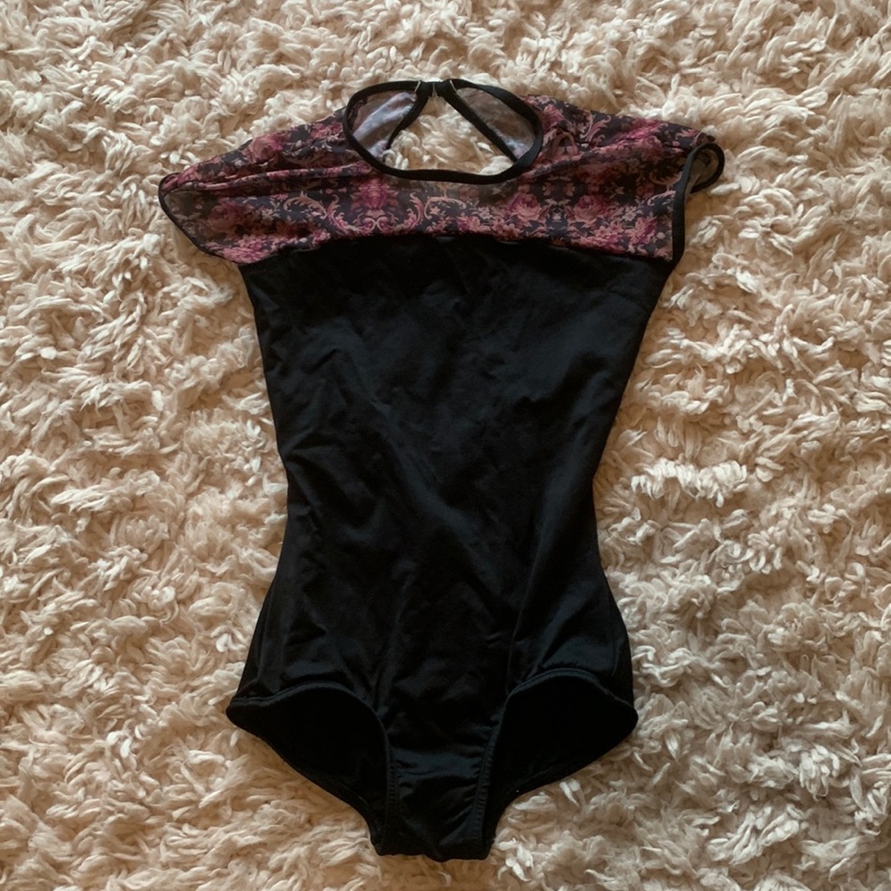 Too small on me, there is a little pilling on the seems but in great condition